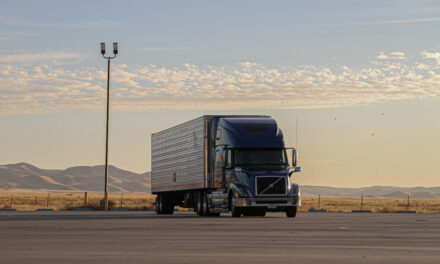 Vilken är högsta hastighet för tung lastbil?