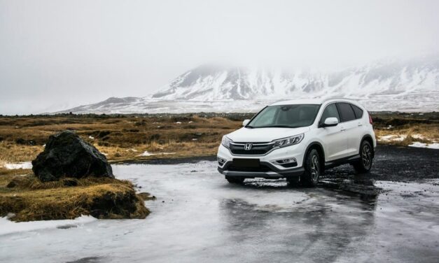 Var hittar jag chassinumret på bilen?
