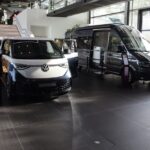 billigaste transportbilen på bilden ser vi en liten och en större transportbil